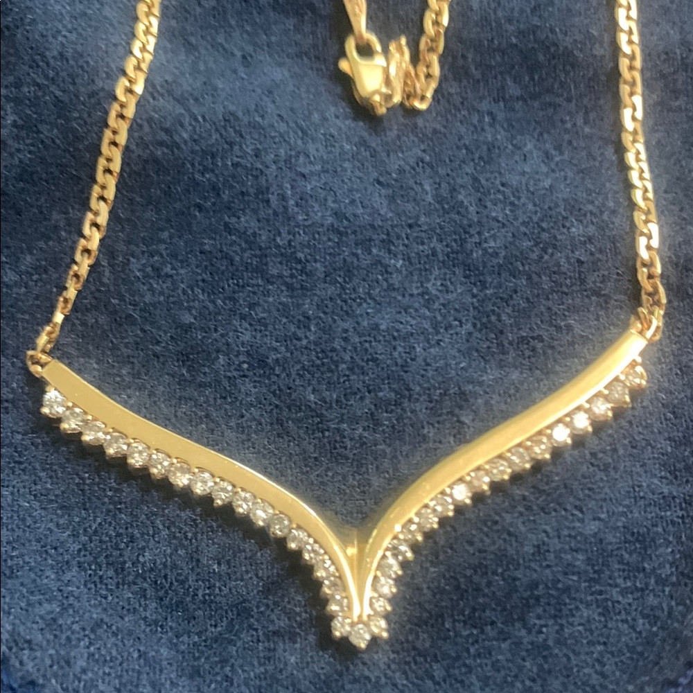 14k Gold V-Shaped Necklace with 1 Carat of Diamonds